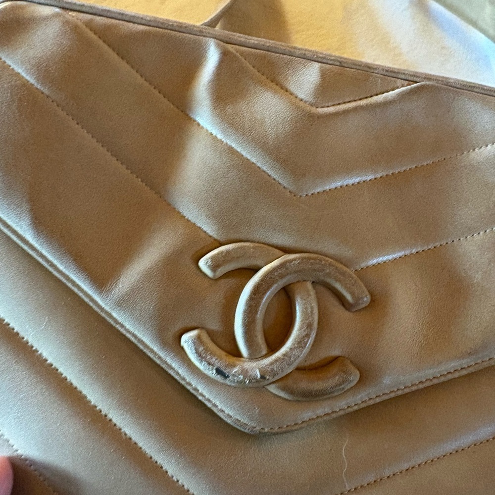 RARE Vintage Lambskin Chanel Beige Logo Chevron Shoulder Bag - Picture 5 of 12
